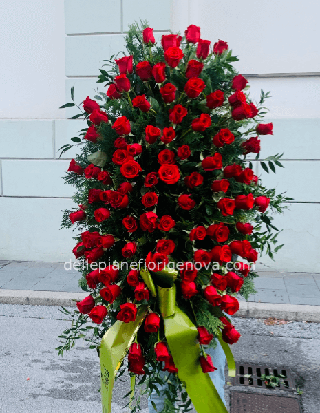 Copriferetro funebre con fiori freschi assortiti