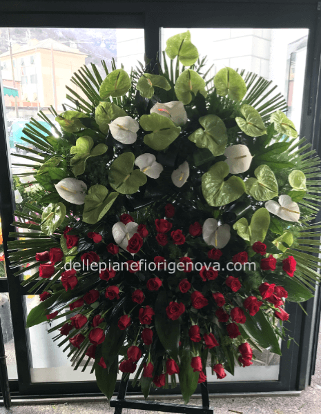 Corona funebre con fiori freschi assortiti