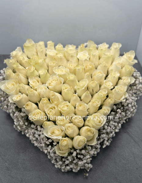 Cuore con rose bianche 