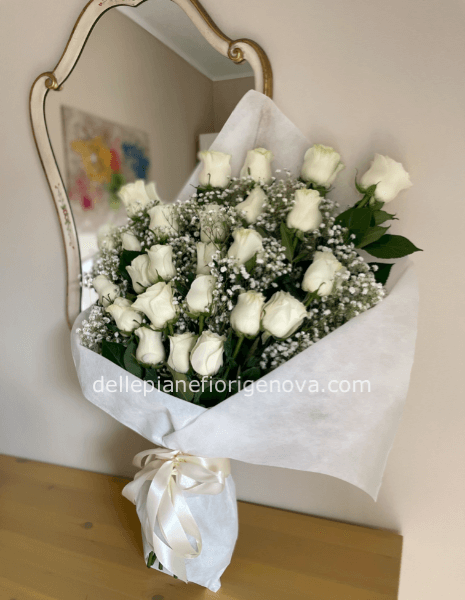 Mazzo stelo lungo con rose bianche 