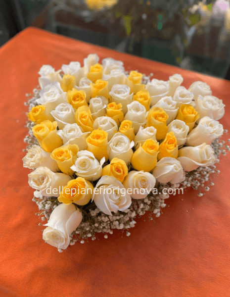 Cuore con rose bianche e gialle